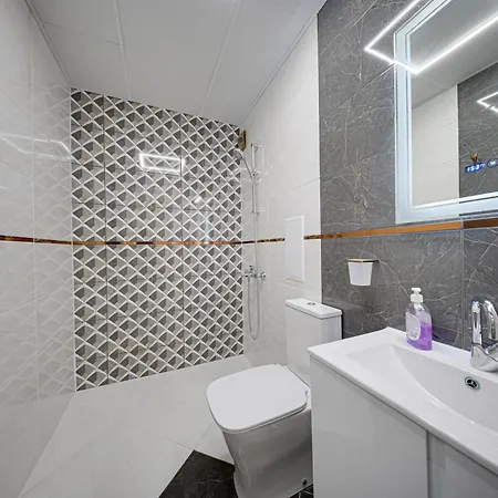 Brand New Vitosha View - Free Parking - Metro Access סופיה